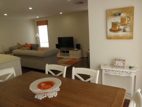 C&C's Bed And Breakfast - St Kilda Accommodation 8