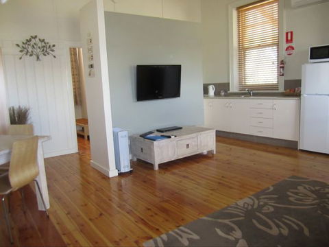 Clydesdale Cottage Bed & Breakfast - St Kilda Accommodation 3