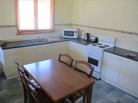 Ellison's Holiday Home - St Kilda Accommodation 1