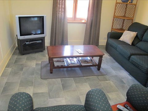 Ellison's Holiday Home - St Kilda Accommodation 3