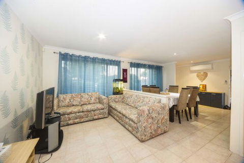 Alpha Homestay - St Kilda Accommodation 4