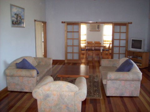 Baudins View Holiday House - St Kilda Accommodation 4
