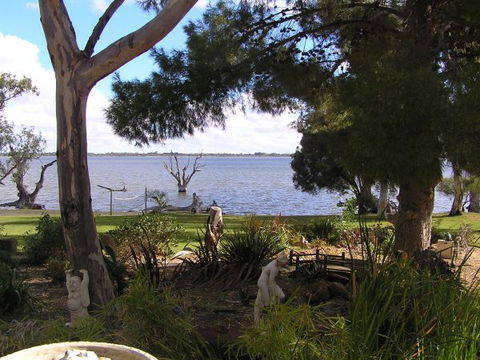 Barmera North Lake Caravan Park - St Kilda Accommodation 2