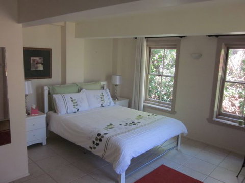 Bangalow Studio Apartment - St Kilda Accommodation 1