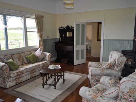 Beth's Cottage Roaring 40s - St Kilda Accommodation 3