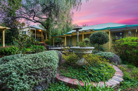 Bendigo Cottages Bed And Breakfast - St Kilda Accommodation 0