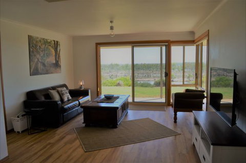 Coongalena View - St Kilda Accommodation 7