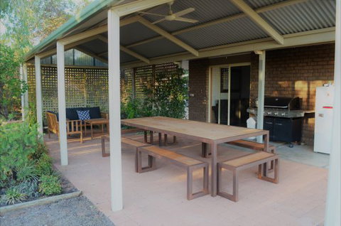 Coongalena View - St Kilda Accommodation 9