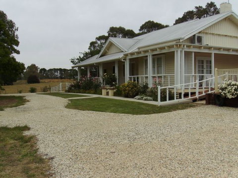 Daisyburn Homestead - St Kilda Accommodation 2