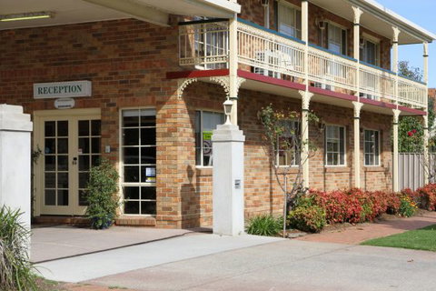 Grand Manor Motor Inn - St Kilda Accommodation 0