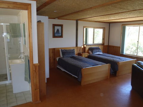 Guy's Cross Farm Cottage - St Kilda Accommodation 0