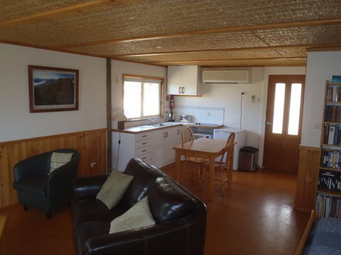 Guy's Cross Farm Cottage - St Kilda Accommodation 4