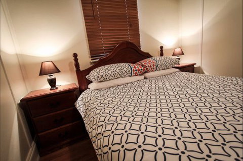 Heather's Mica Cottage - St Kilda Accommodation 0