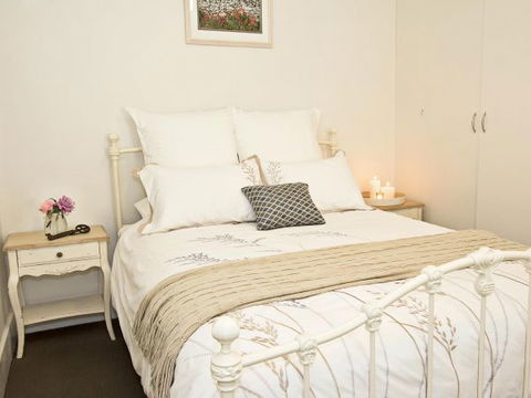 Queen's Cottage Barossa Valley - St Kilda Accommodation 6