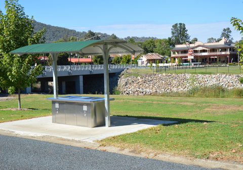 Adelong Golden Gully Caravan Park - St Kilda Accommodation 2