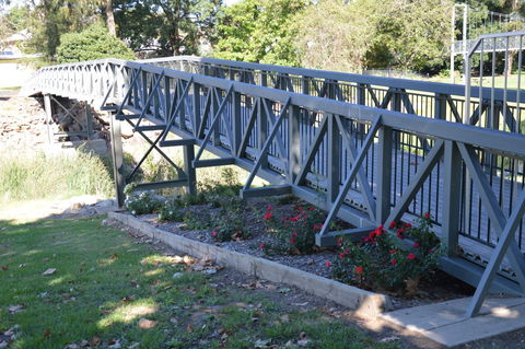 Adelong Golden Gully Caravan Park - St Kilda Accommodation 3