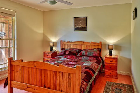 Coach House Hill Cottage - St Kilda Accommodation 2