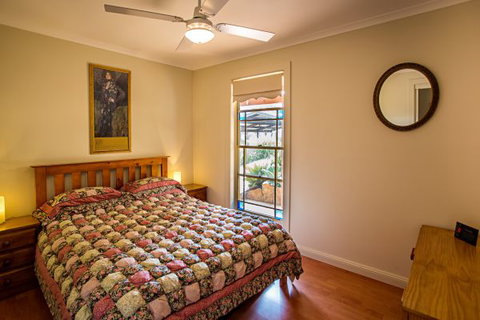 Coach House Hill Cottage - St Kilda Accommodation 3
