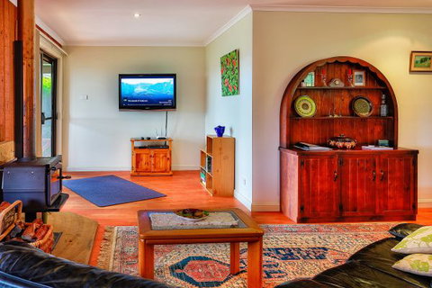Coach House Hill Cottage - St Kilda Accommodation 4