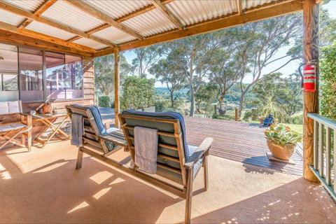 Coach House Hill Cottage - St Kilda Accommodation 6
