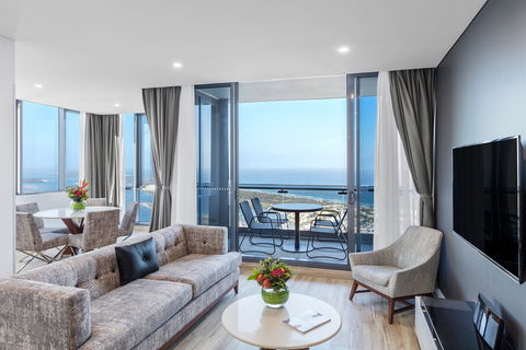 Meriton Suites Southport - St Kilda Accommodation 1