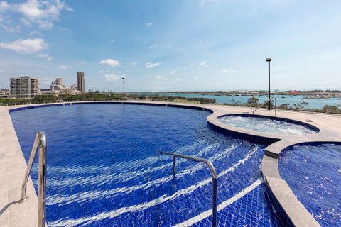 Meriton Suites Southport - St Kilda Accommodation 2