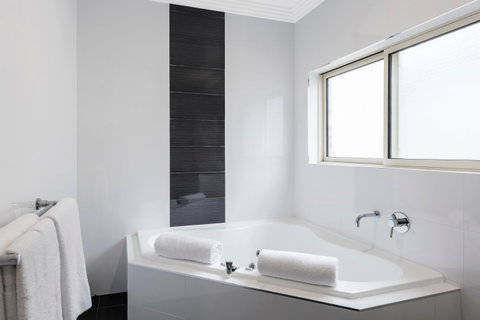 Mercure Goulburn - St Kilda Accommodation 5