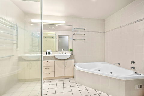 Serenity At Sapphire - St Kilda Accommodation 5