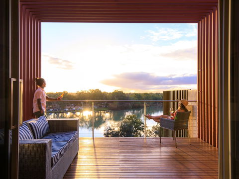 The Frames - Luxury Riverland Accommodation - St Kilda Accommodation 0