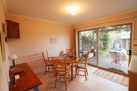 Alloway - St Kilda Accommodation 2