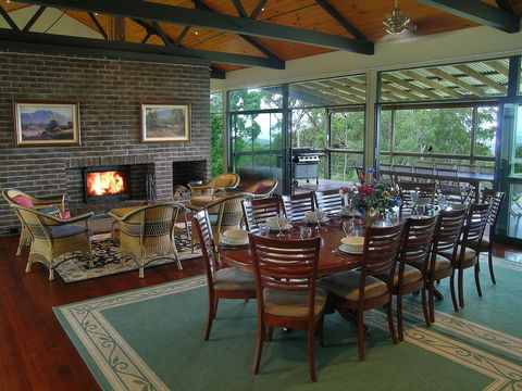Banjos Bushland Retreat - St Kilda Accommodation 1