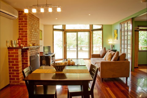Chestnut Glade - St Kilda Accommodation 6