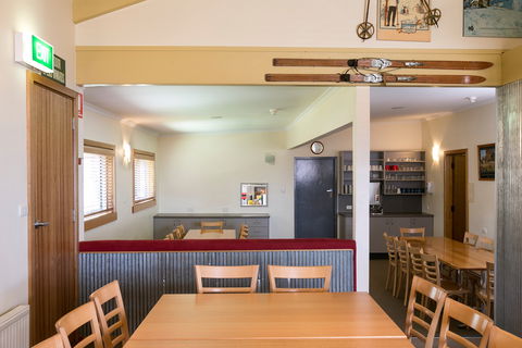 Cooroona Alpine Lodge - St Kilda Accommodation 6