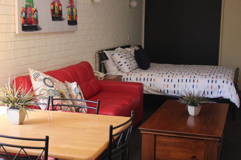 Esk Wivenhoe Motor Inn - St Kilda Accommodation 0