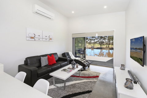 Ironbark Hill Villas - St Kilda Accommodation 2