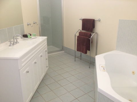 Meeniyan Motel And Bike Hire - St Kilda Accommodation 5