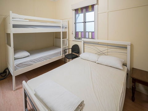 Swamp House And Bunkhouse - St Kilda Accommodation 1
