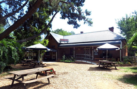 Victoria Hotel: Moonan Flat - St Kilda Accommodation 3