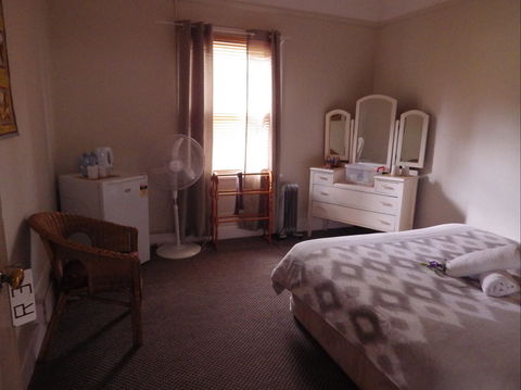 Victoria Hotel: Moonan Flat - St Kilda Accommodation 4