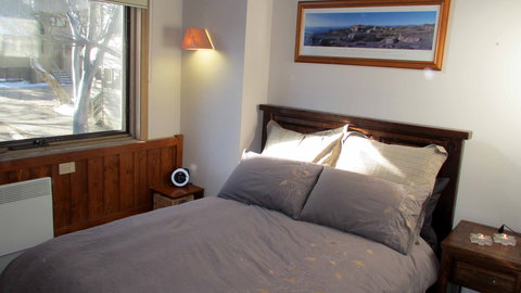 Wallace's - Crystal Creek Chalet 1 - St Kilda Accommodation 1