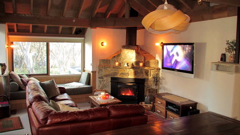 Wallace's - Crystal Creek Chalet 1 - St Kilda Accommodation 2