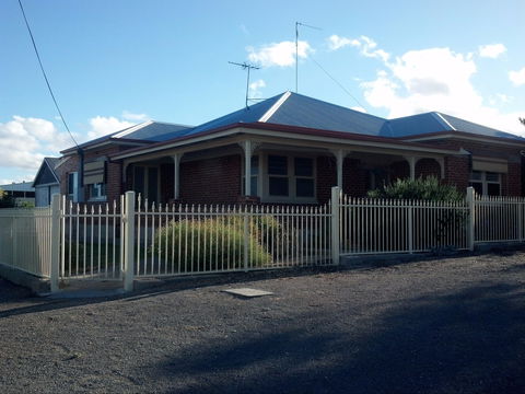 Alby's - St Kilda Accommodation 0