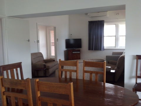 Alby's - St Kilda Accommodation 1
