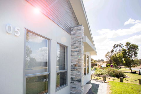 Brock's Base Wellington East - St Kilda Accommodation 0