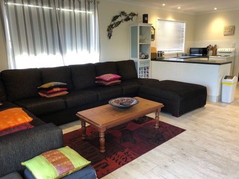 Flutterby's Beach Retreat Preston Beach - St Kilda Accommodation 0