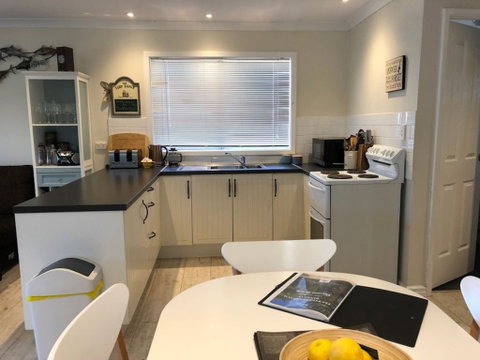 Flutterby's Beach Retreat Preston Beach - St Kilda Accommodation 1