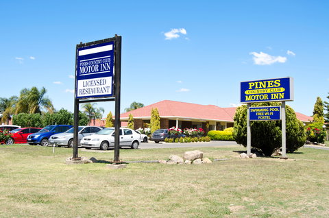 Pines Country Club Motor Inn - St Kilda Accommodation 0