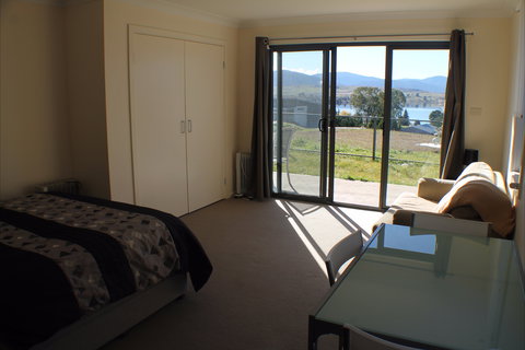 Poley Cow Studio - St Kilda Accommodation 1