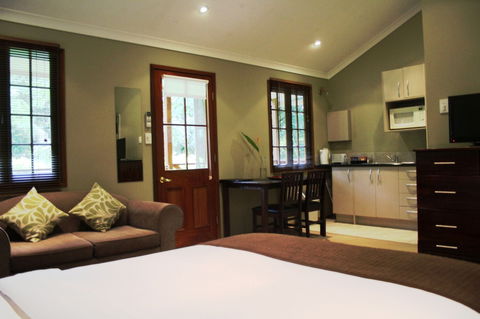Sunshine Valley Cottages - St Kilda Accommodation 1