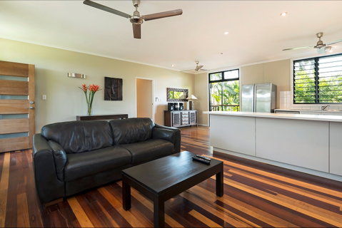 Villa Frangipani - St Kilda Accommodation 1